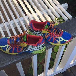 ASICS gel-noosa tri 9 running shoes.
